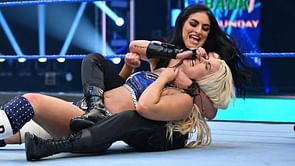 WWE SmackDown में की सोन्या डेविल ने घिनौनी हरकत, चीखती-चिल्लाती रही मैंडी रोज