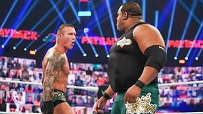 रोमन रेंस के दुश्मन ने WWE Payback में दिग्गज रैंडी ऑर्टन को हराकर इतिहास रचा
