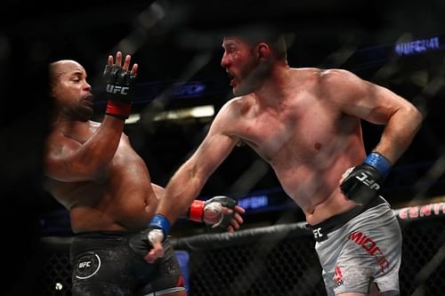 UFC 241 Cormier v Miocic 2 : Miocic in action against Cormier