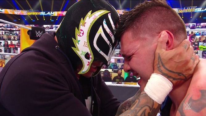 WWE SummerSlam में माता-पिता के सामने बेटे के ऊपर हुआ खूनी हमला, देखकर फैंस के छलके आंसू