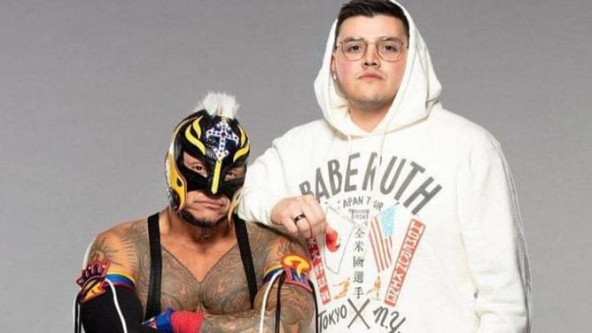 Rey Mysterio poses for a rare photo without his mask