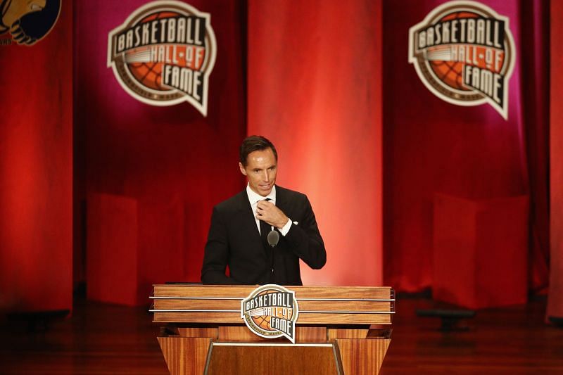 Steve Nash during his Naismith Memorial Basketball Hall of Fame induction ceremony in 2018