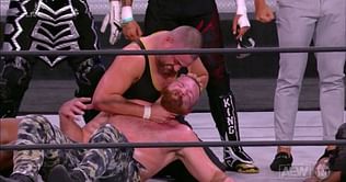 Jon Moxley involved in surprise AEW World title match; chaotic end to Dynamite