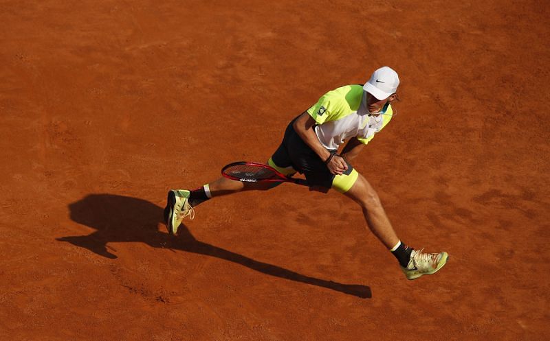 Denis Shapovalov hits a tweener