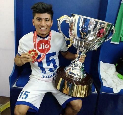 Anirudh Thapa with the ISL 2017-18 trophy.