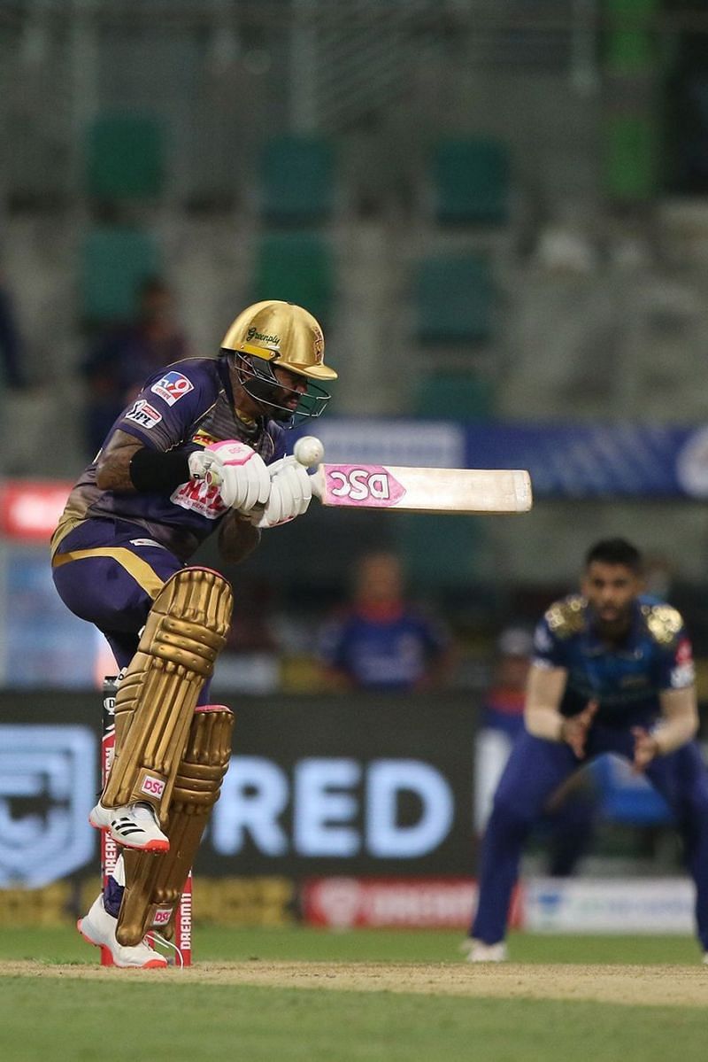 Sunil Narine struggling against the short length [Pc: Iplt20.com]