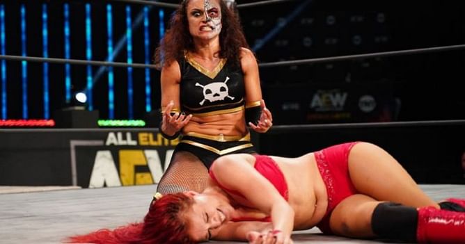 Major breakdown in women's title match on AEW Dynamite, real strikes exchanged due to backstage issues