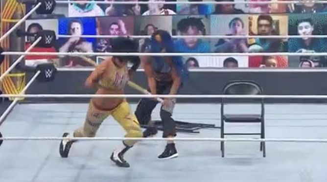 Clash of Champions में फेमस सुपरस्टार ने चौंकाने वाली वापसी करते हुए मचाया बवाल, चैंपियन की केंडो स्टिक से की पिटाई