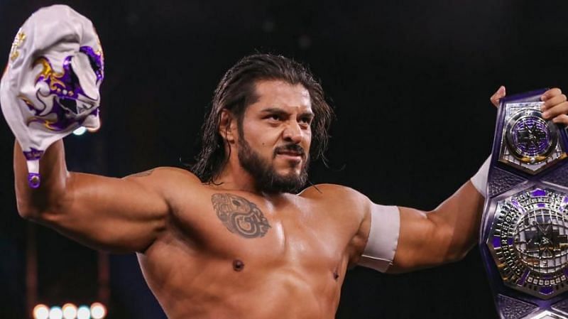Santos Escobar defends the NXT Cruiserweight Championship against Isaiah &quot;Swerve&quot; Scott