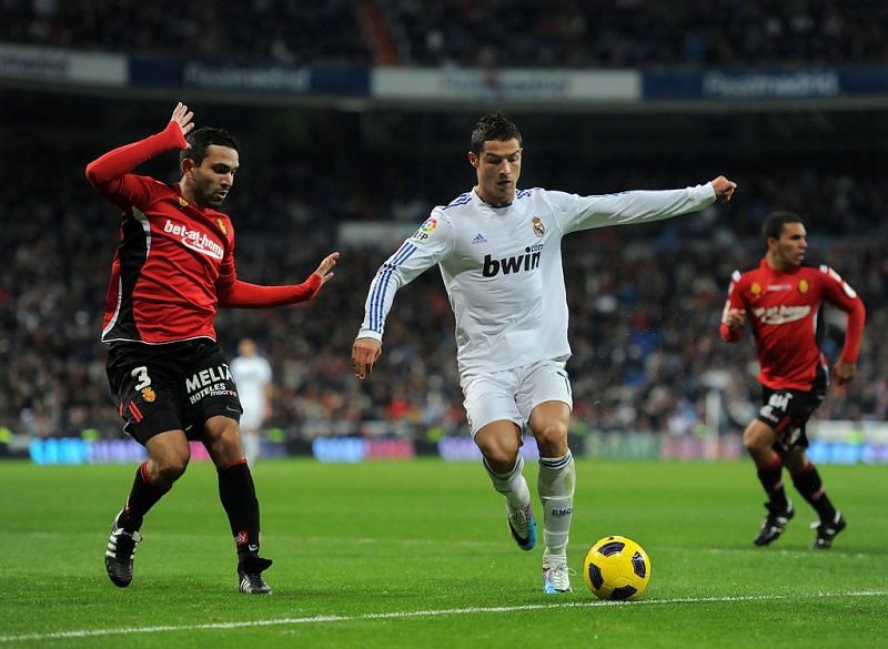 Joao Victor marking Cristiano Ronaldo.