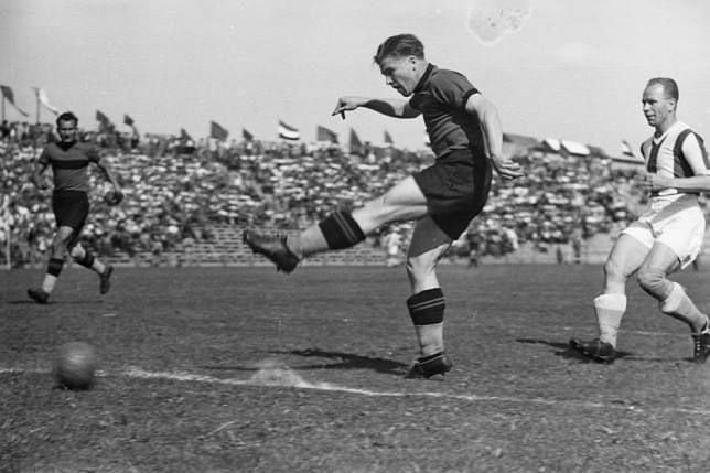 Ferenc Puskas is the best Hungarian player in history. Image Source: Daily News Hungary
