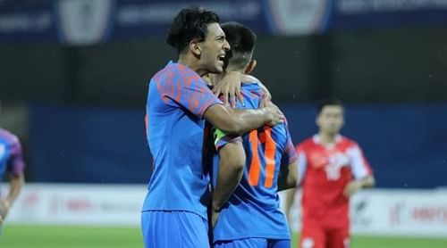 Sahal Abdul Samad celebrated with Chhetri (Image: ISL)