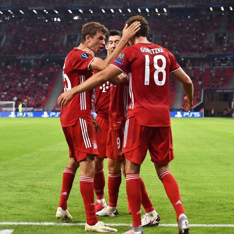 Bayern Munich players celebrating Leon Goretzka&#039;s equaliser