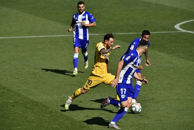 Lionel Messi in action in a La Liga game against Alaves