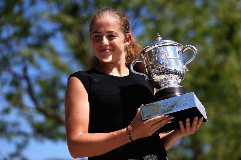 Jelena Ostapenko with the Suzanne Lenglen trophy after winning the French Open in 2017.