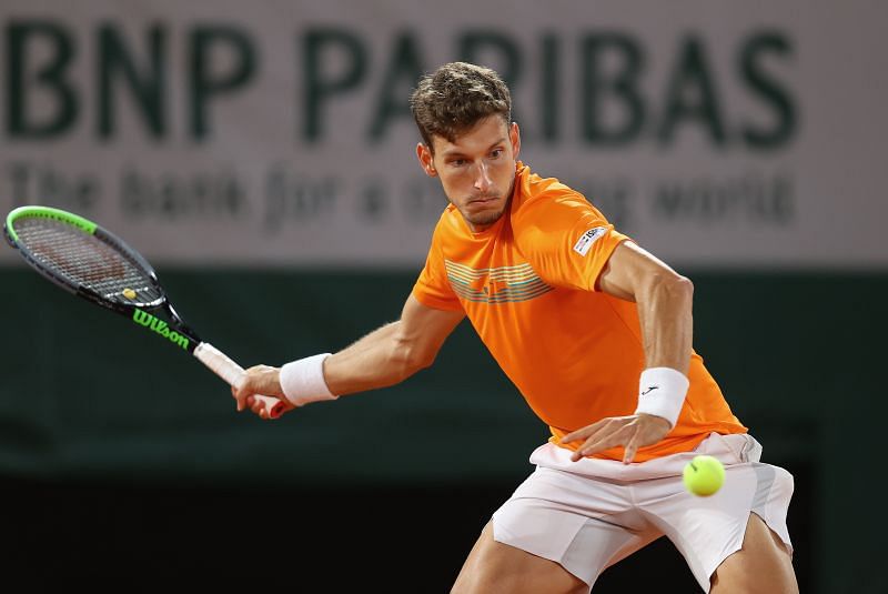 Pablo Carreno Busta plays a forehand