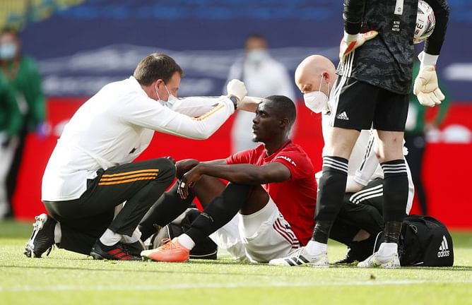 Manchester United defender Eric Bailly suffers injury scare while on international duty