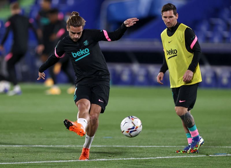 Antoine Griezmann and Lionel Messi warm up