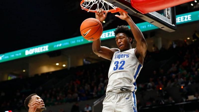 James Wiseman playing for the Memphis Tigers