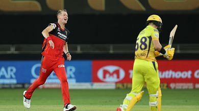 Chris Morris bowling against CSK (iplt20.com)