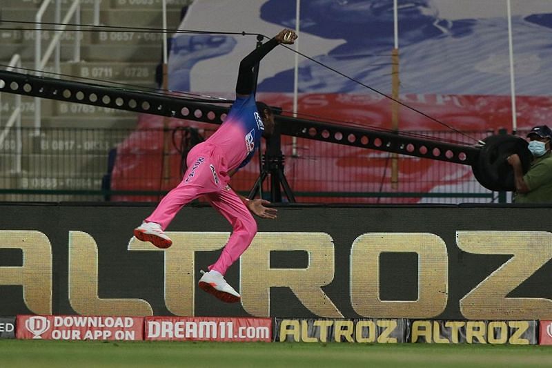 Jofra Archer stunned everyone with his catch against the Mumbai Indians (Image Credits: IPLT20.com)