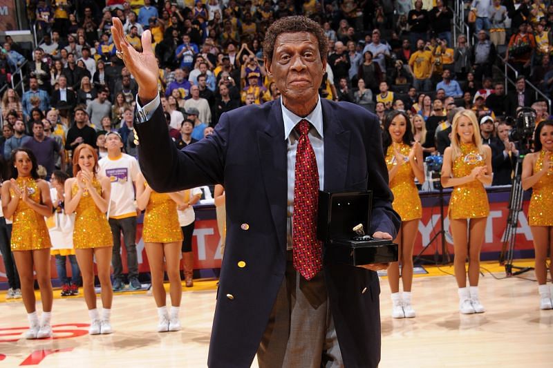 Elgin Baylor was an unbelievable player.
