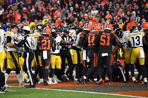 Pittsburgh Steelers v Cleveland Browns