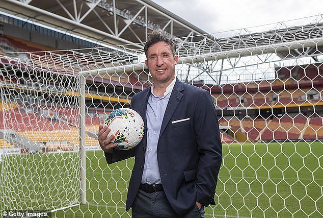 Robbie Fowler enters the ISL as a coach.