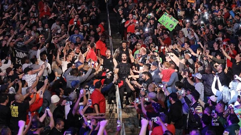 WWE Survivor Series (शील्ड - रोमन रेंस, सैथ रॉलिंस और डीन एंब्रोज एंट्री करते हुए)