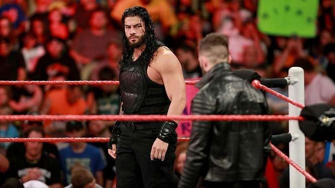रोमन रेंस को हराने वाले WWE के फेमस सुपरस्टार की हालत खराब,लहूलुहान होने के बाद हॉस्पिटल ले जाया गया