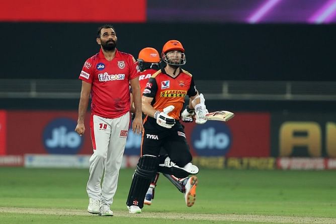 IPL 2020, Twitter Reactions - किंग्स XI पंजाब की खराब गेंदबाजी को लेकर ट्विटर पर प्रतिक्रियाएं