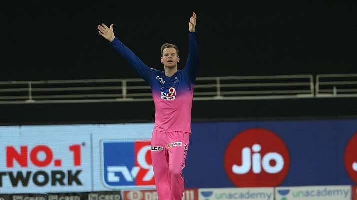 Steve Smith has been fined Rs.12 lakh for maintaining a slow over-rate against MI (Image Credits: Twitter)