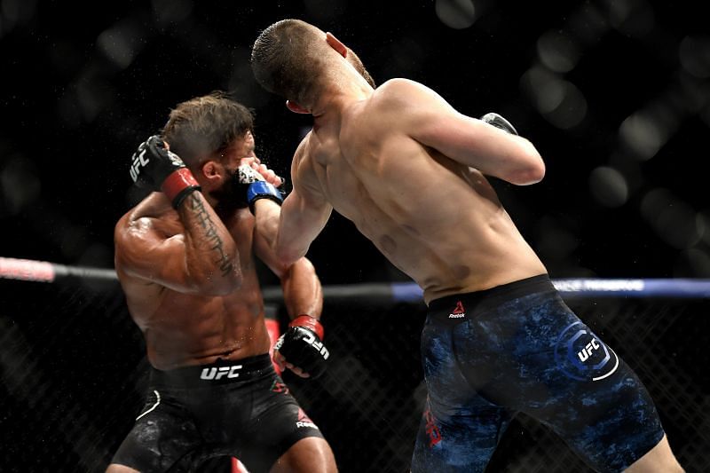 Calvin Kattar (R) of the United States punches Jeremy Stephens (L)