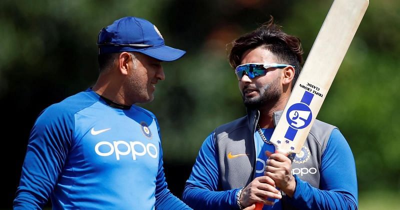 MS Dhoni (left) and Rishabh Pant (right)