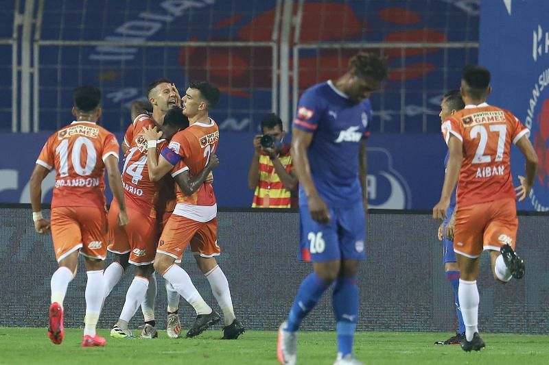 FC Goa celebrate after scoring the equalizer in the 69th minute (Image courtesy: ISL)