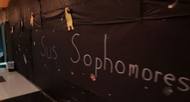 Among Us Fan decorates his school hallway with the game's theme, and the community loves it