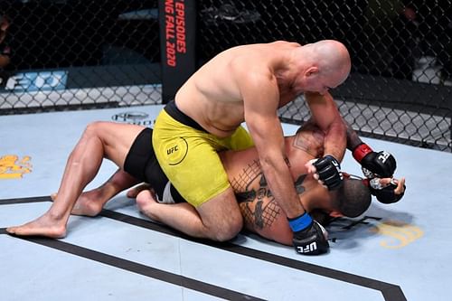 Glover Teixeira submits Thiago Santos at UFC Vegas 13