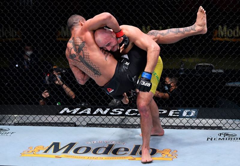 Glover Teixeira weathered the storm to submit Thiago Santos in last night&#039;s UFC main event.