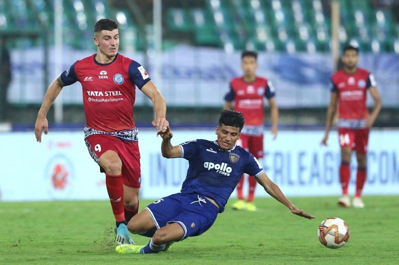 Anirudh Thapa attempting a sliding tackle (Image Courtesy: ISL)