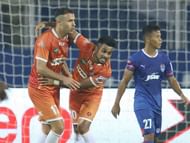 Igor Angulo(L) after scoring