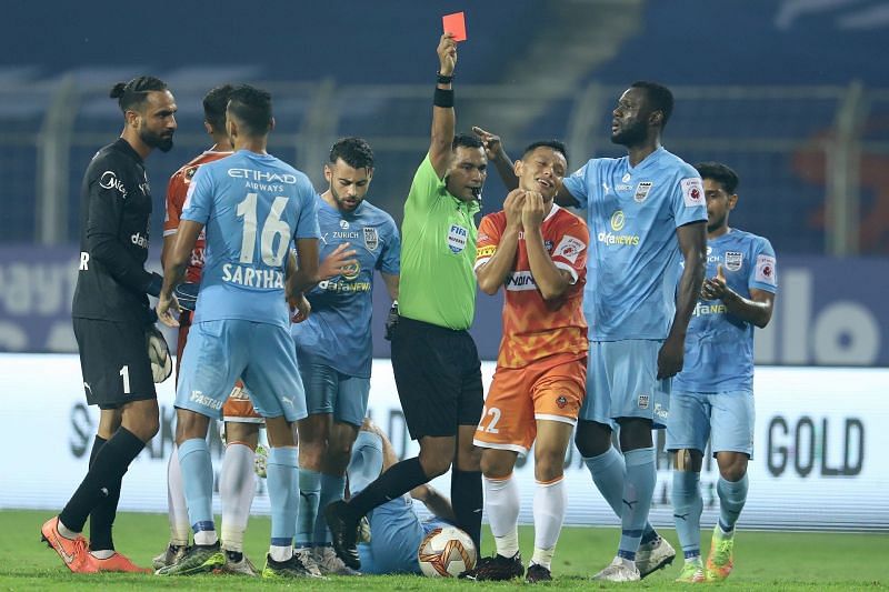 The referee shows a red card to FC Goa&#039;s Redeem Tlang for a mistimed sliding challenge