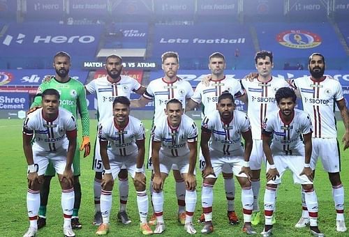 ATK Mohun Bagan line up for the game (Image courtesy: Twitter/@ImPrabirDas)