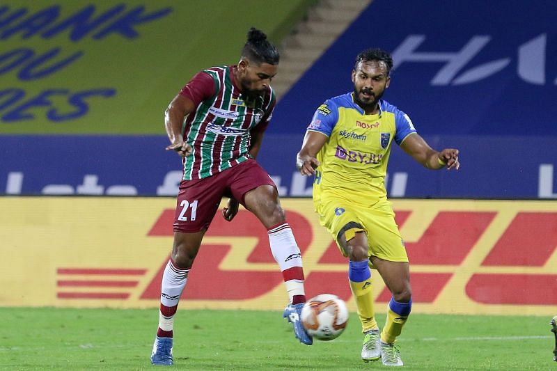 Roy Krishna (left) found the back of the net in the 67th minute after an error from Kerala Blasters. (Image courtesy: ISL)