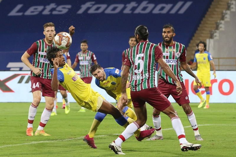 Action from Kerala Blasters v ATK Mohun Bagan clash (Image courtesy: ISL Media)