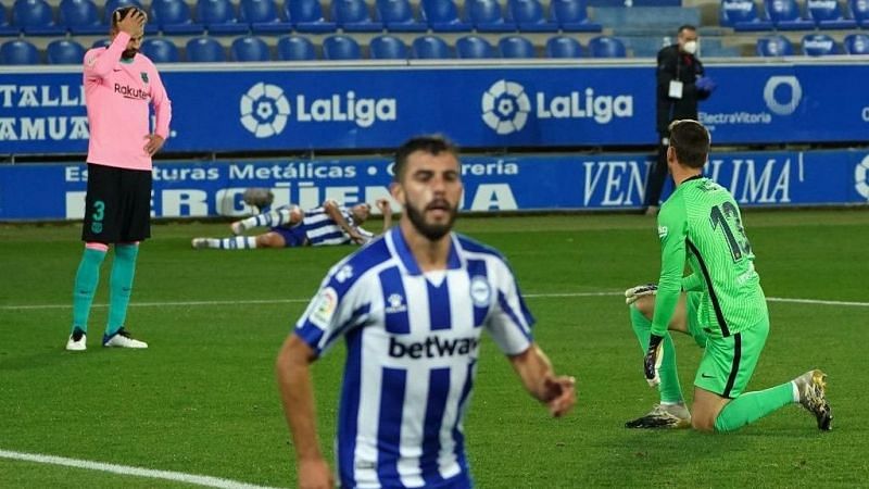 Barcelona goalkeeper Neto made a horrendous gaffe that put Alaves in front