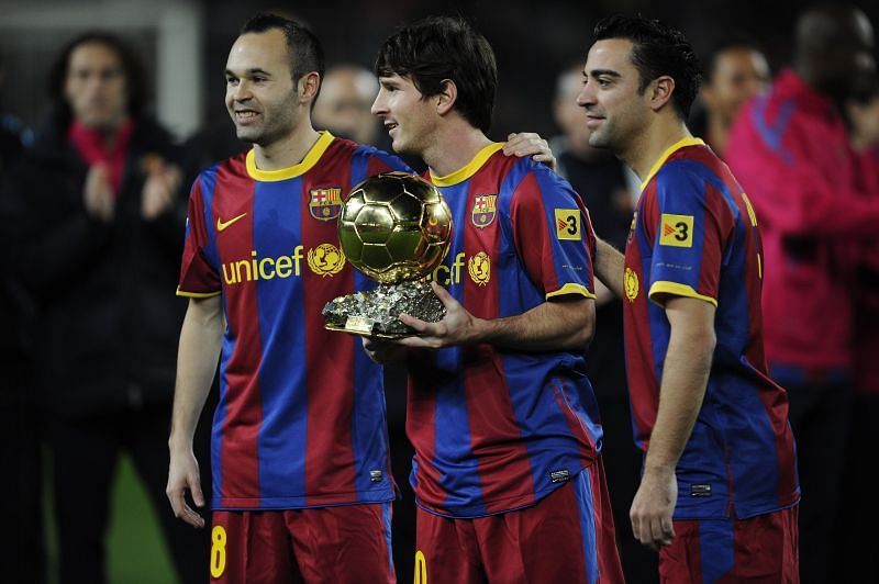 Andres Iniesta (L) and Xavi Hermandez(R) with Leo Messi