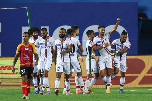 ATK Mohun Bagan team celebrates after Manvir Singh scores the second goal (Courtesy: ISL)