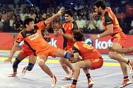 Pardeep Narwal (center) made his debut for Bengaluru Bulls