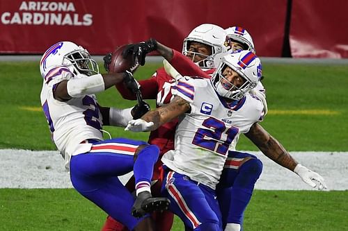 Arizona Cardinals WR DeAndre Hopkins comes down with a Hail Mary from QB Kyler Murray