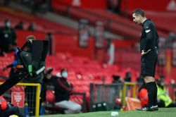 Rio Ferdinand and Paul Scholes disagree over penalty incident as Manchester United beat West Brom
